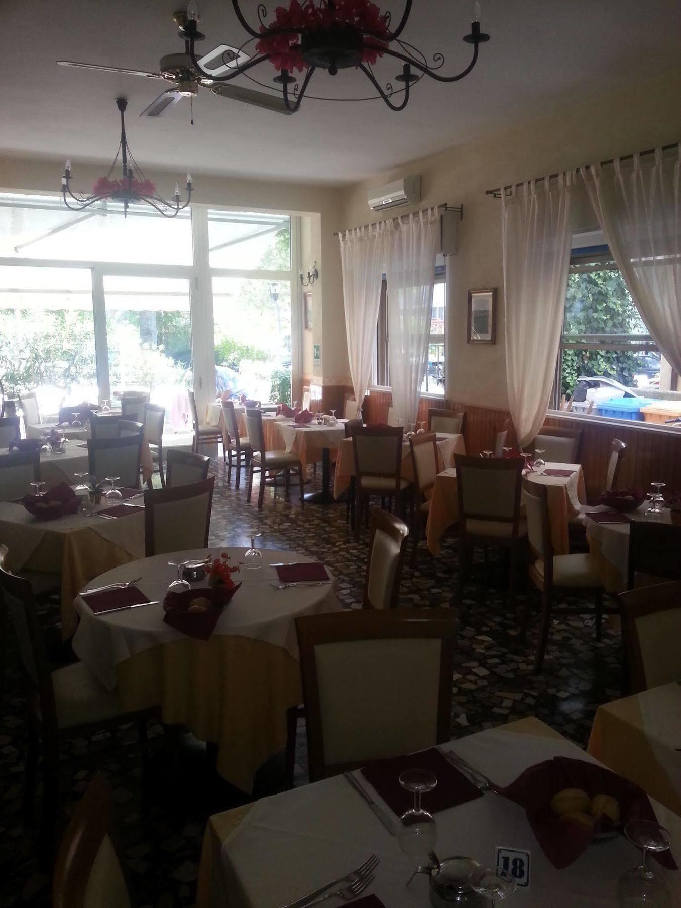 Mehari Rimini - Family Hotel Екстер'єр фото