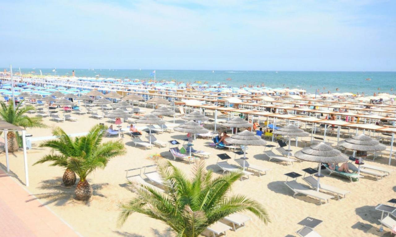 Mehari Rimini - Family Hotel Екстер'єр фото
